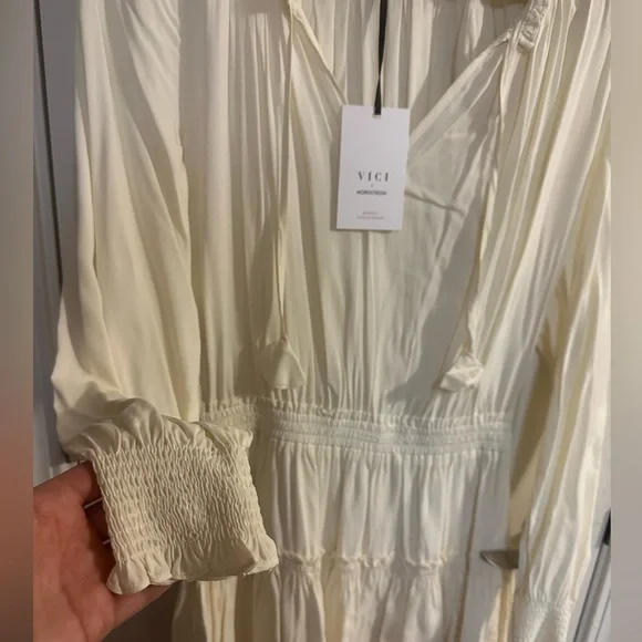 NEW! Vici dress - Picture 6 of 9